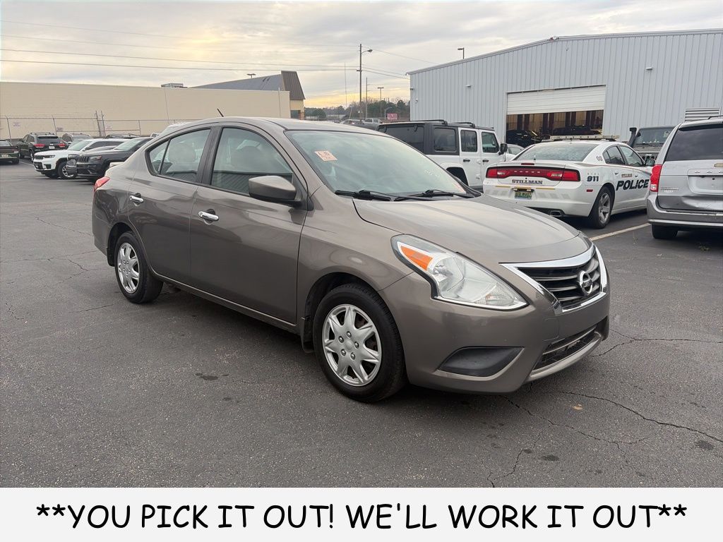 2017 Nissan Versa Sedan SV's photo