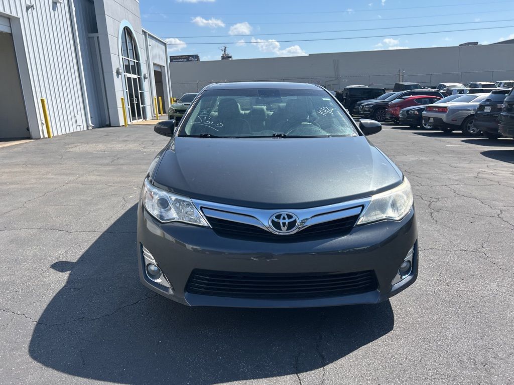 2013 Toyota Camry XLE photo 2