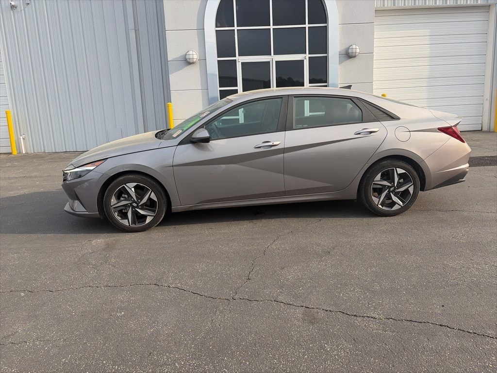Used 2023 Hyundai Elantra SEL Sedan