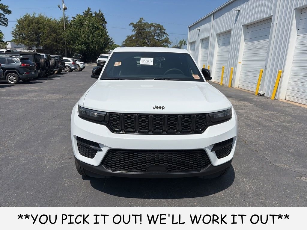 Used 2025 Jeep Grand Cherokee Laredo SUV