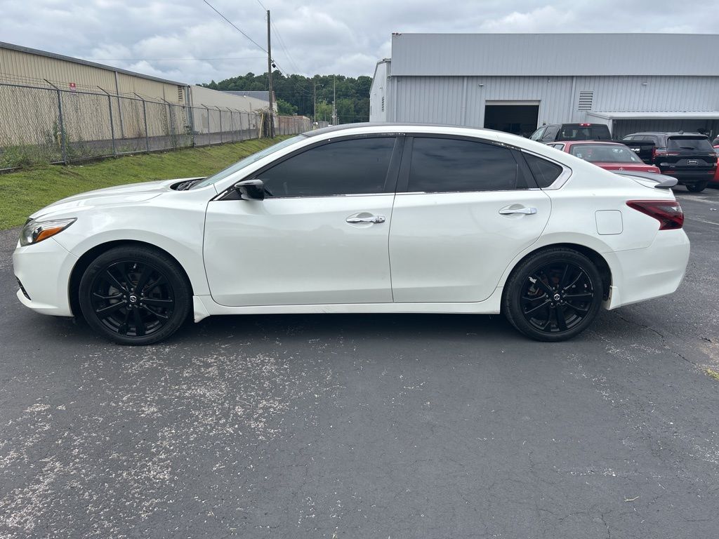 2017 Nissan Altima 2.5 SR photo 4