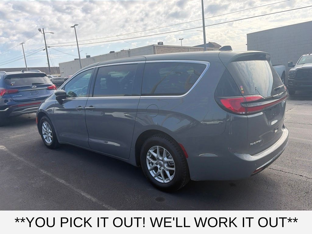 Used 2025 Chrysler Pacifica Select Van Passenger Van