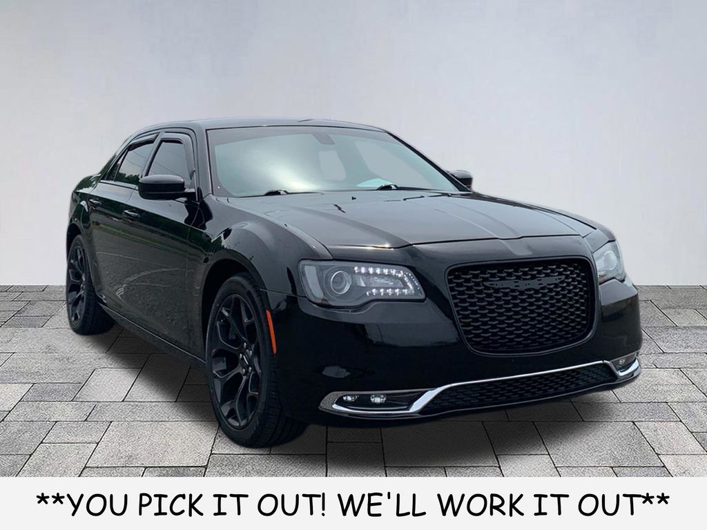 2019 Chrysler 300 Touring's photo