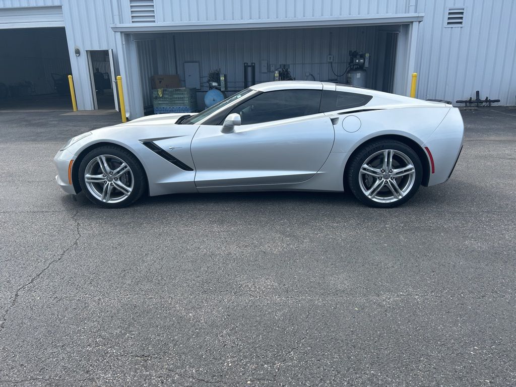 2017 Chevrolet Corvette Stingray 1LT photo 3