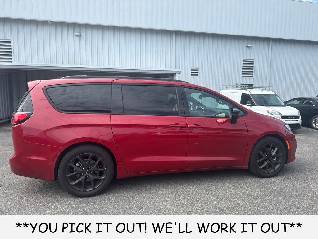 Used 2025 Chrysler Pacifica Limited Van Passenger Van