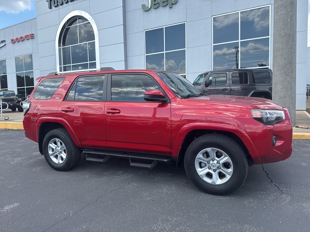 2022 Toyota 4Runner SR5 photo 2
