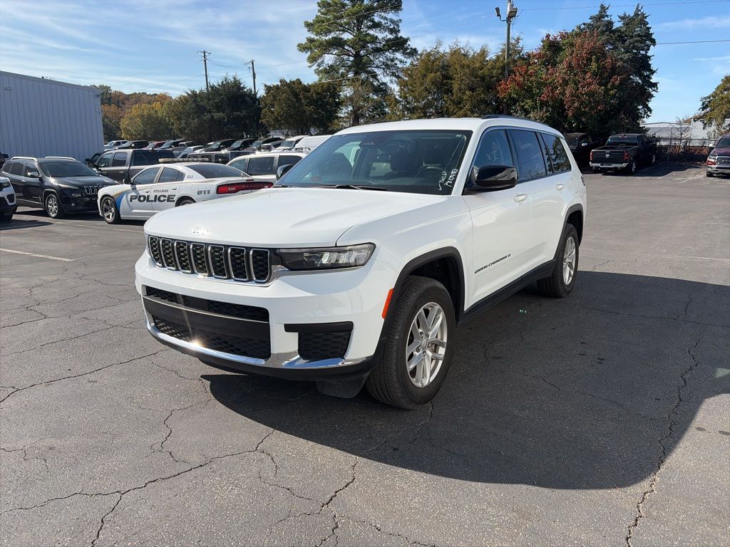 2023 Jeep Grand Cherokee Laredo photo 2