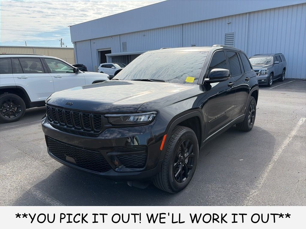 Used 2025 Jeep Grand Cherokee Laredo SUV