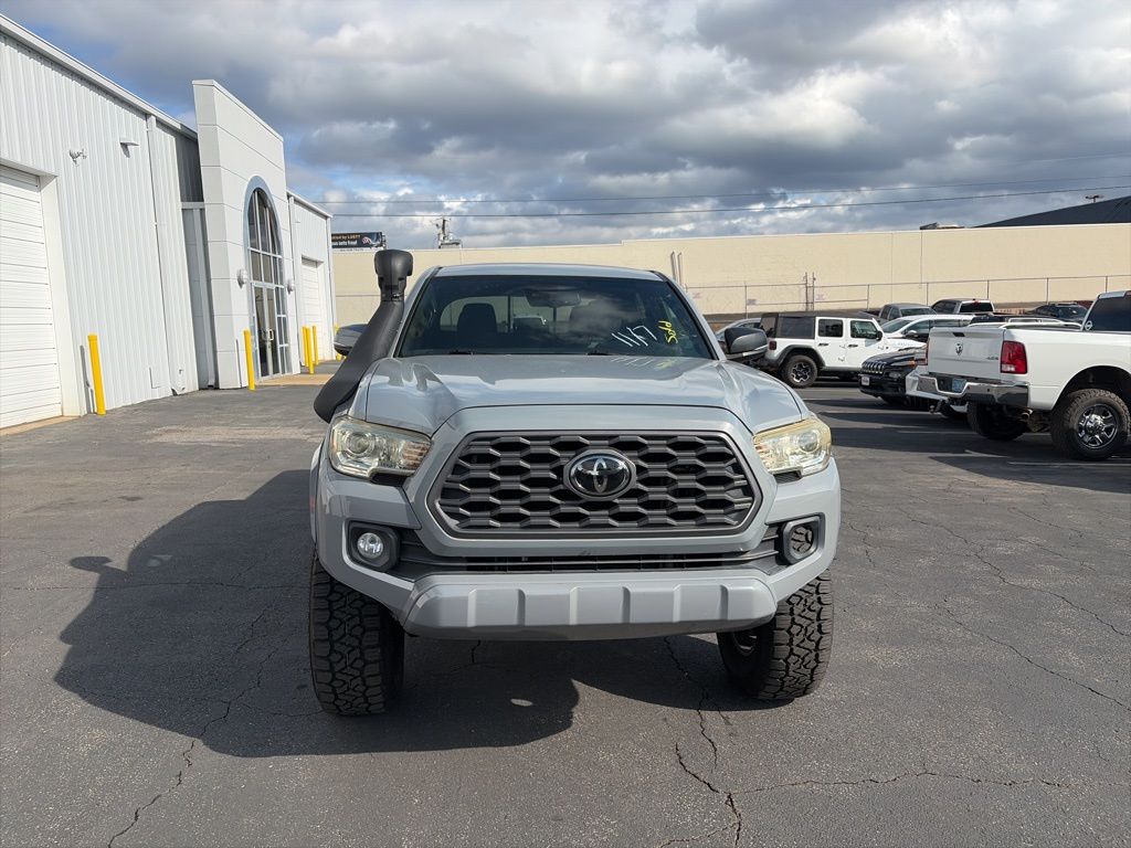 2021 Toyota Tacoma TRD V6 photo 2