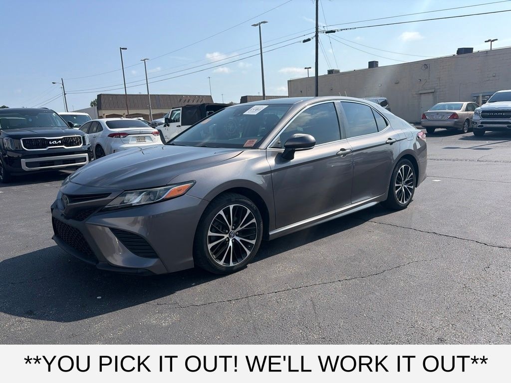 Used 2018 Toyota Camry SE Sedan