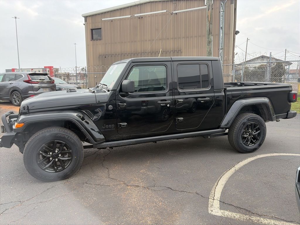 Used 2022 Jeep Gladiator Sport Truck Crew Cab