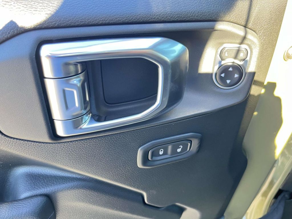 2026 Jeep Wrangler 4-Door Willys - Photo 12