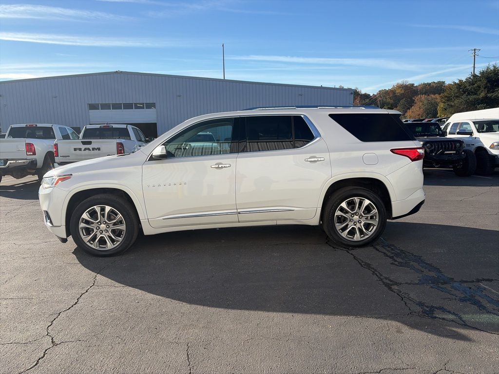 2021 Chevrolet Traverse Premier photo 3