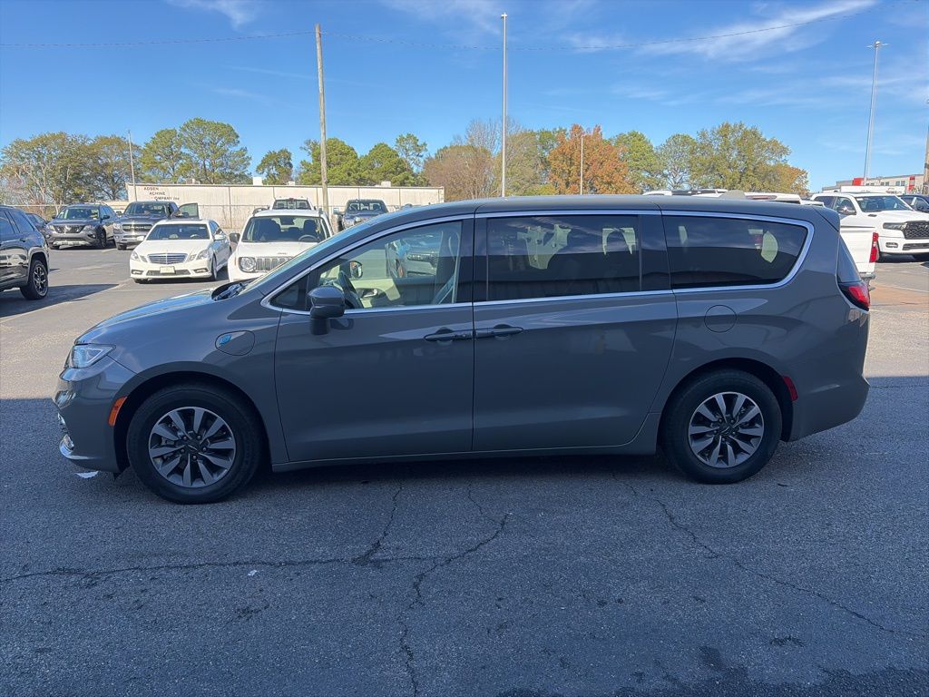 2022 Chrysler Pacifica Hybrid Touring L photo 4