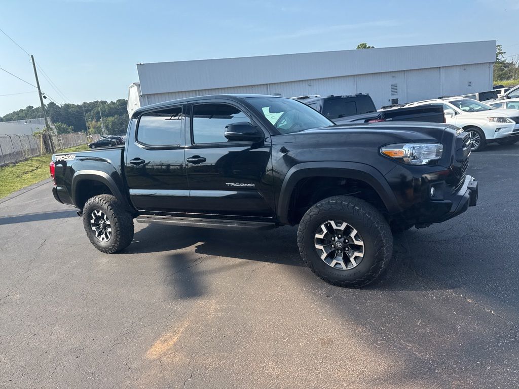 2017 Toyota Tacoma TRD V6 photo 3