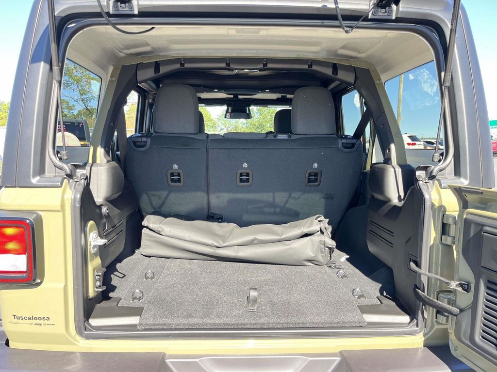 2026 Jeep Wrangler 4-Door Willys - Photo 9