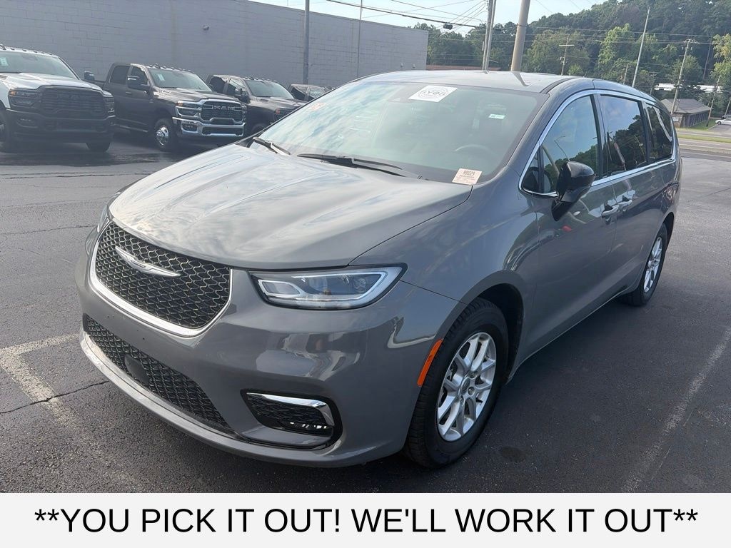 Used 2025 Chrysler Pacifica Select Van Passenger Van