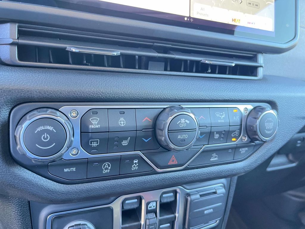 2026 Jeep Wrangler 4-Door Willys - Photo 20