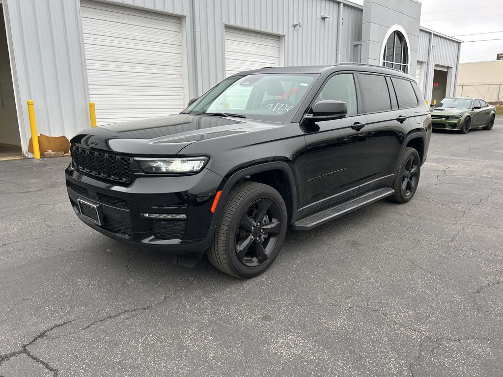 2024 Jeep Grand Cherokee Limited photo 3
