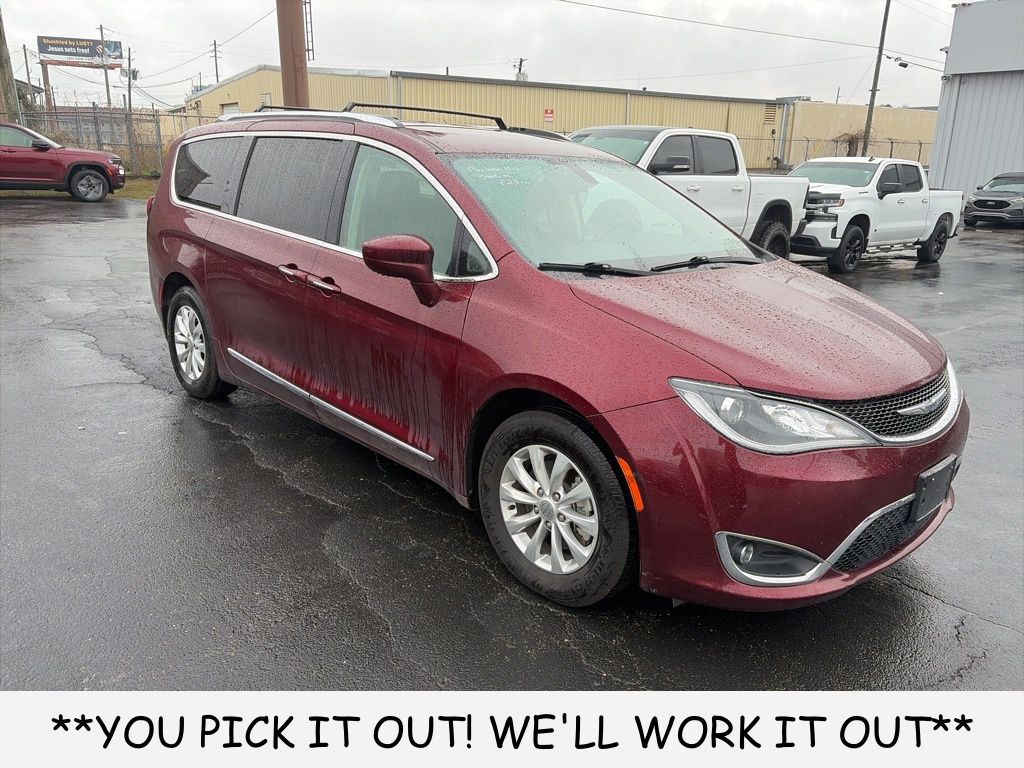 2018 Chrysler Pacifica Touring L's photo
