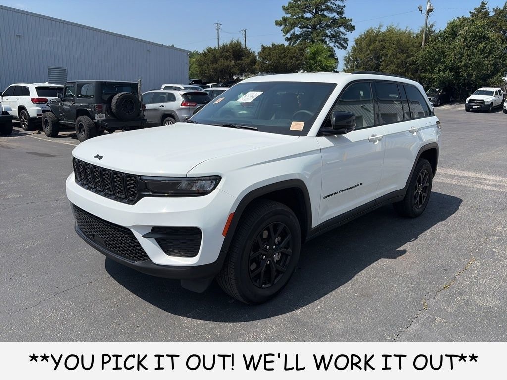 Used 2025 Jeep Grand Cherokee Laredo SUV