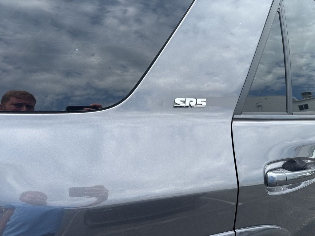 2018 Toyota 4Runner SR5 Premium photo 3