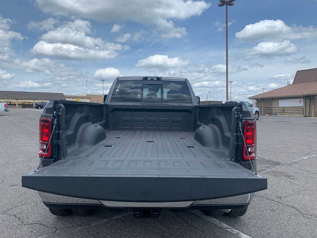 2026 RAM 3500 Tradesman - Photo 9