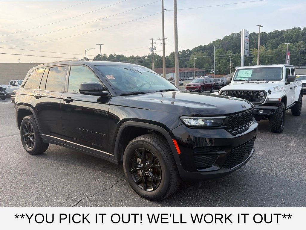 Used 2024 Jeep Grand Cherokee Laredo SUV