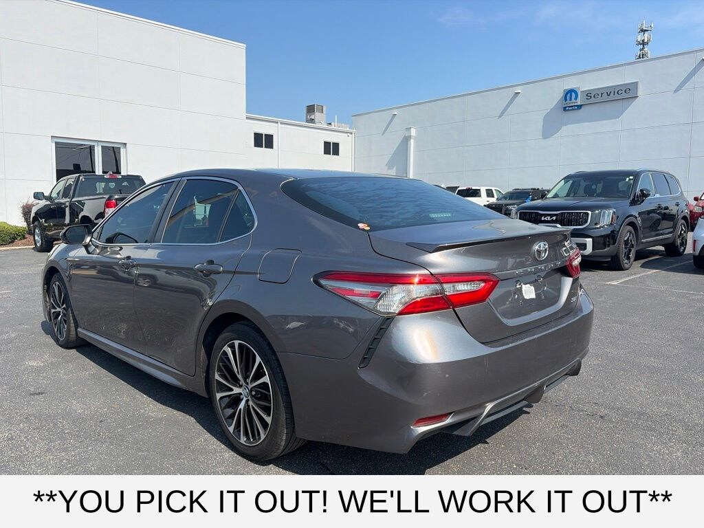 Used 2018 Toyota Camry SE Sedan