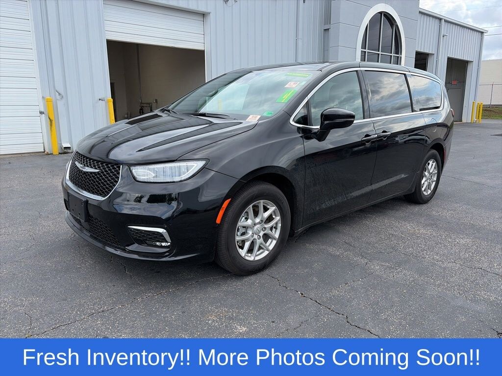 Used 2026 Chrysler Pacifica Select Van Passenger Van