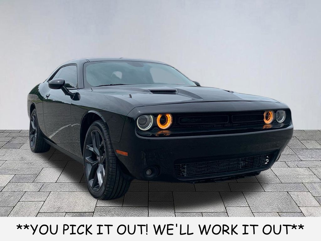 2022 Dodge Challenger SXT Auto's photo