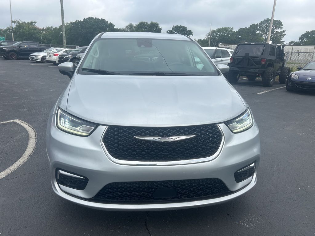 2023 Chrysler Pacifica Touring L photo 2