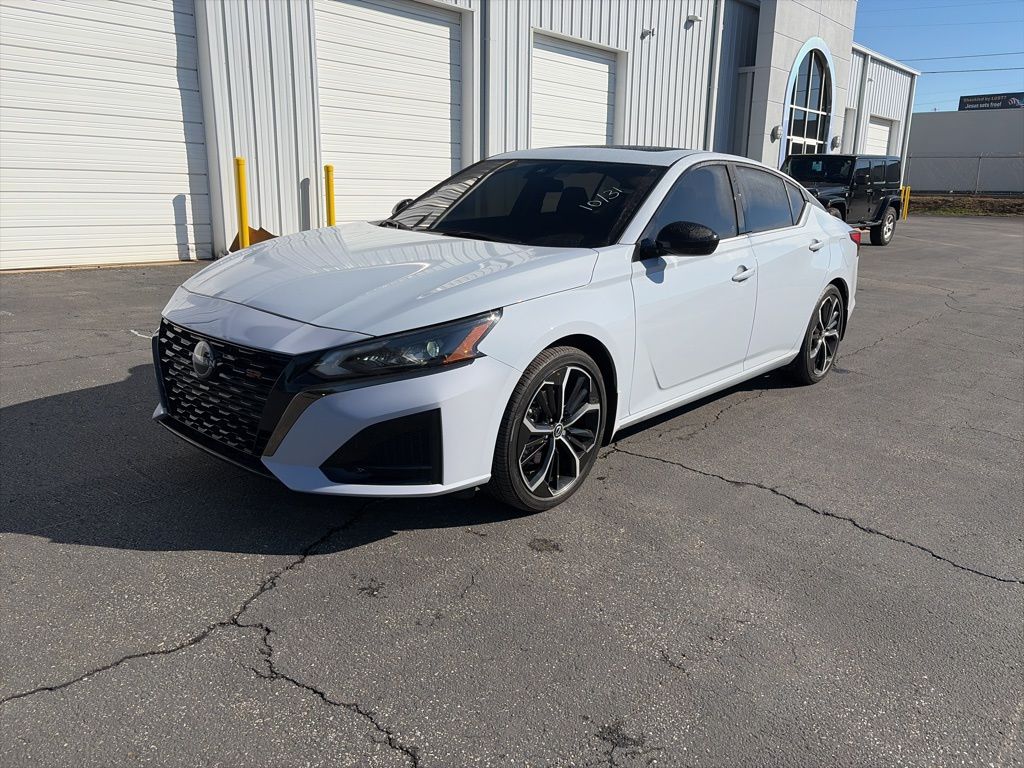 2023 Nissan Altima 2.5 SR photo 3