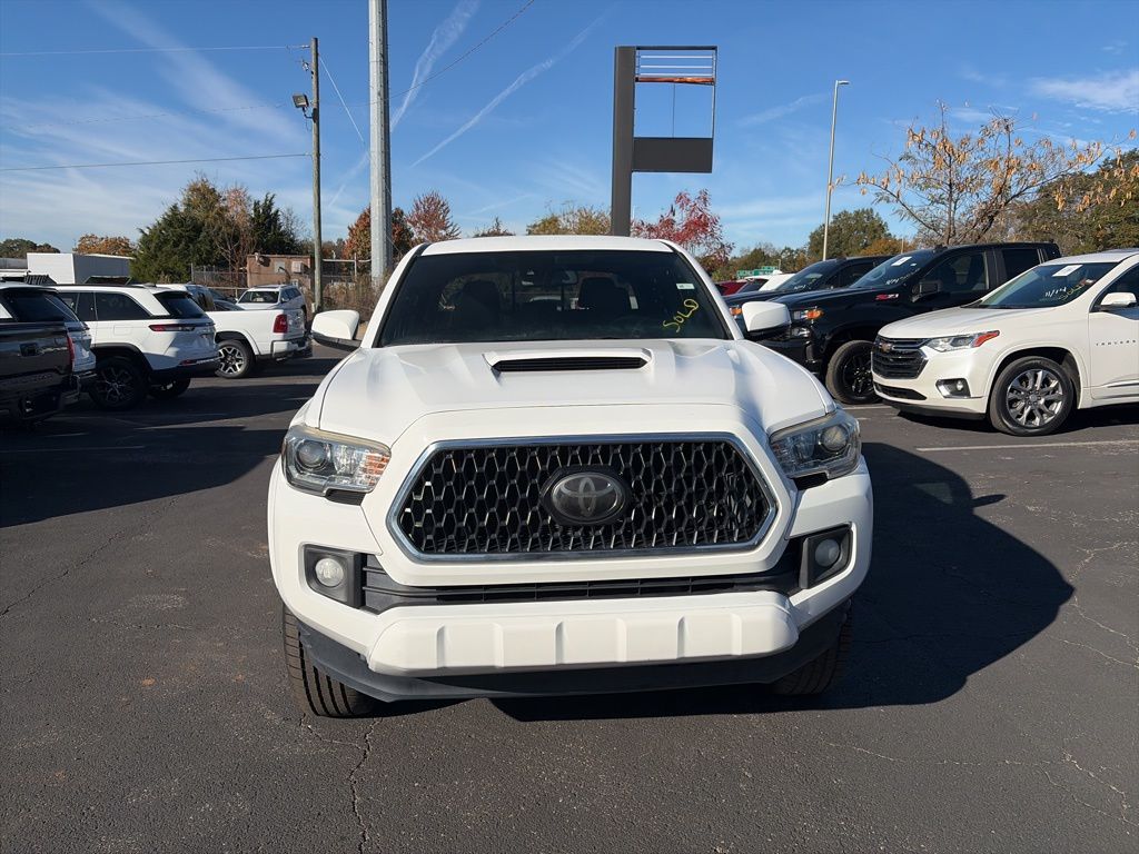 2018 Toyota Tacoma TRD Sport V6 photo 2