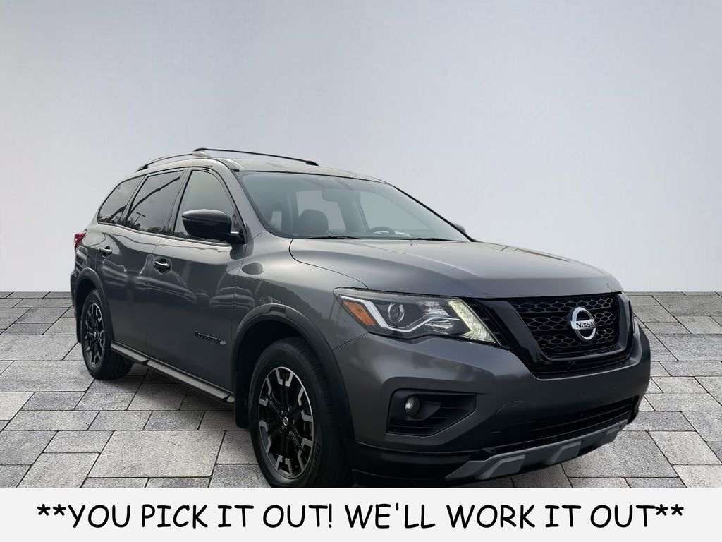 2020 Nissan Pathfinder SV's photo
