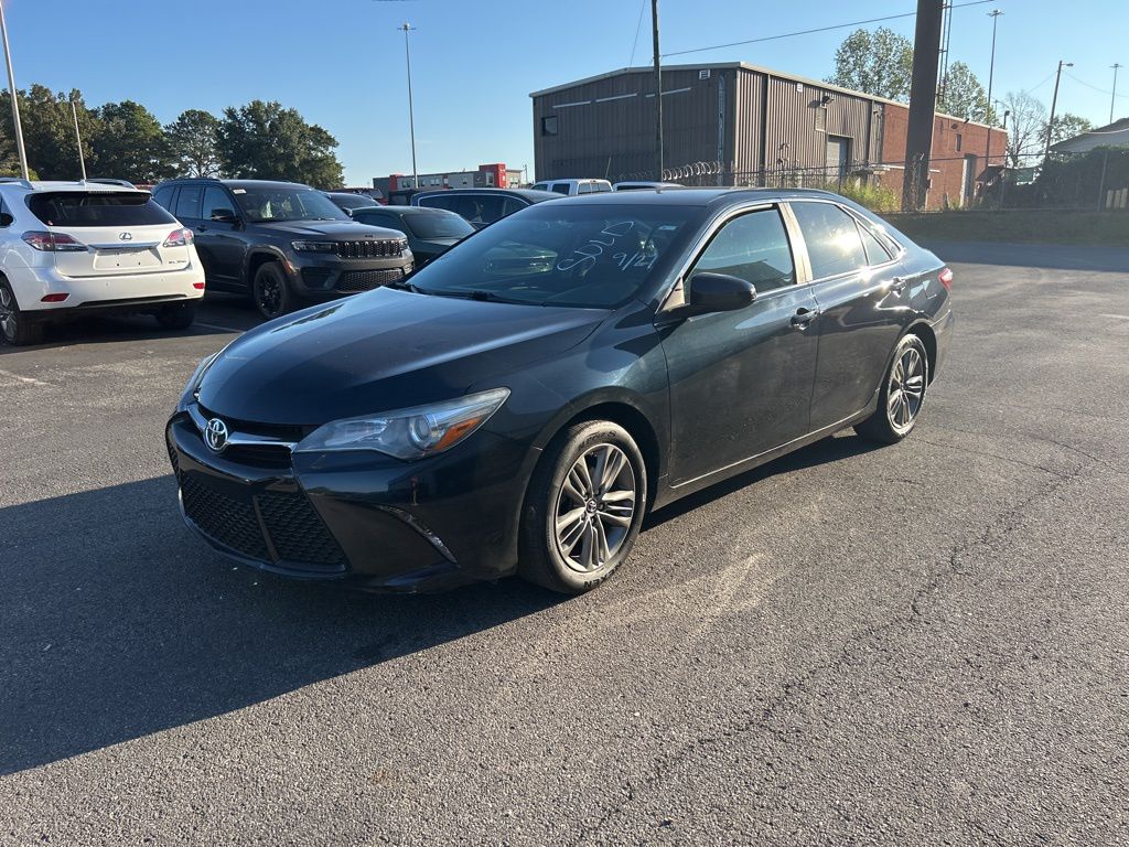 2016 Toyota Camry SE photo 2