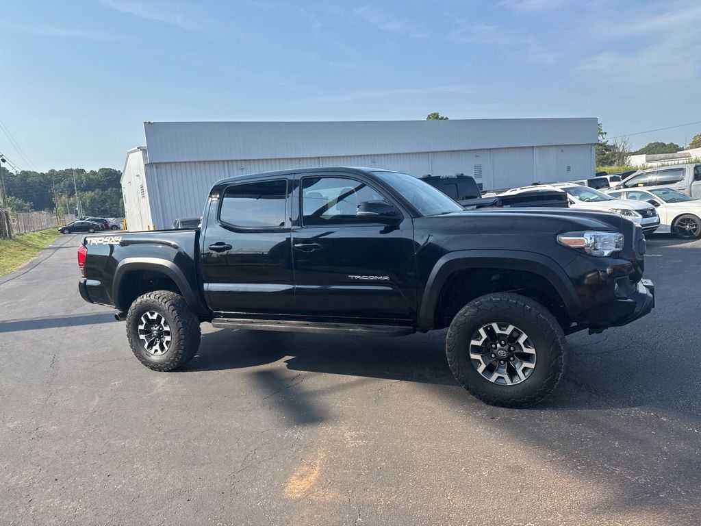 2017 Toyota Tacoma TRD V6 photo 4