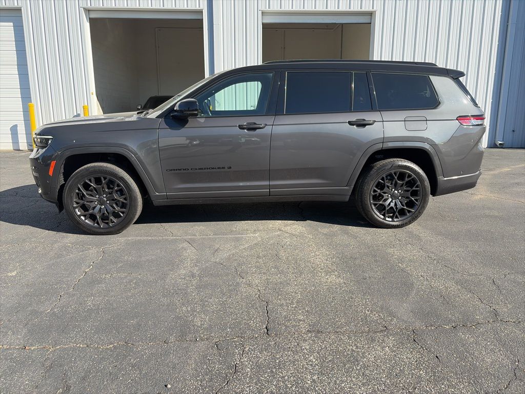 2023 Jeep Grand Cherokee L Summit photo 2