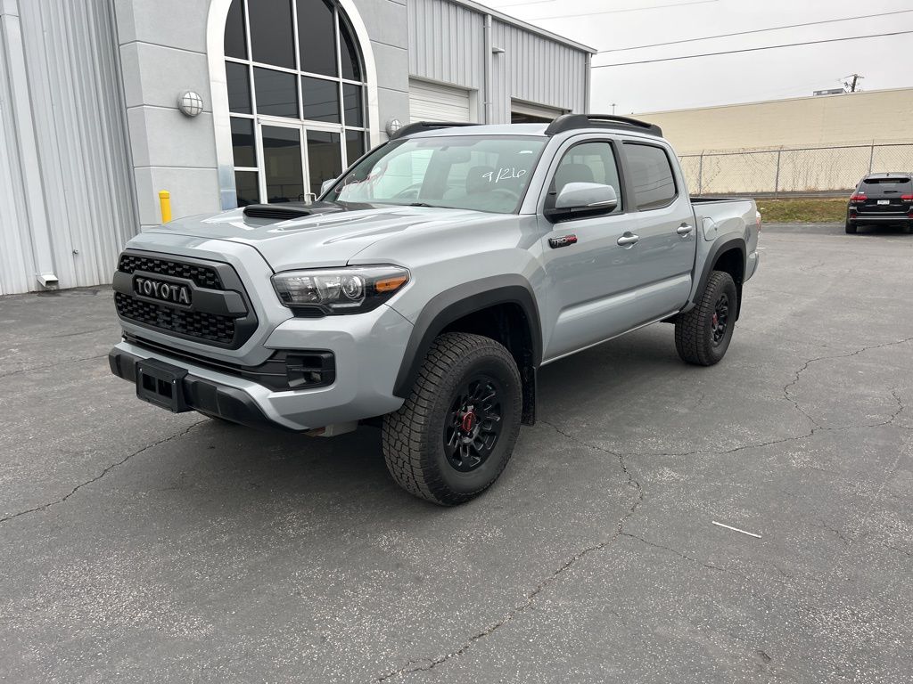 2017 Toyota Tacoma TRD Pro V6 photo 3