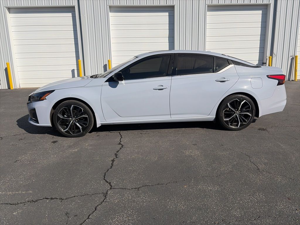 2023 Nissan Altima 2.5 SR photo 4