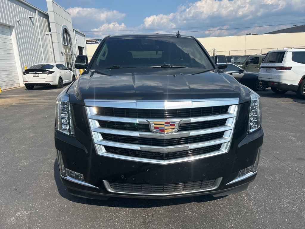 2019 Cadillac Escalade Luxury photo 2