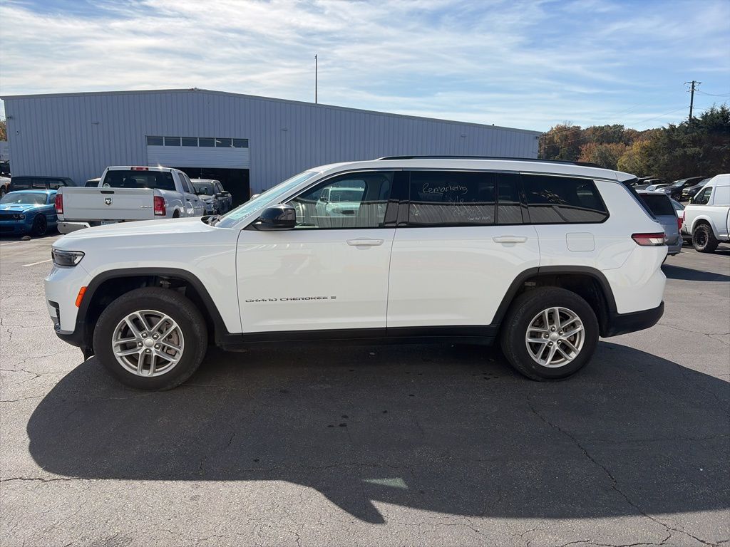 2023 Jeep Grand Cherokee Laredo photo 3