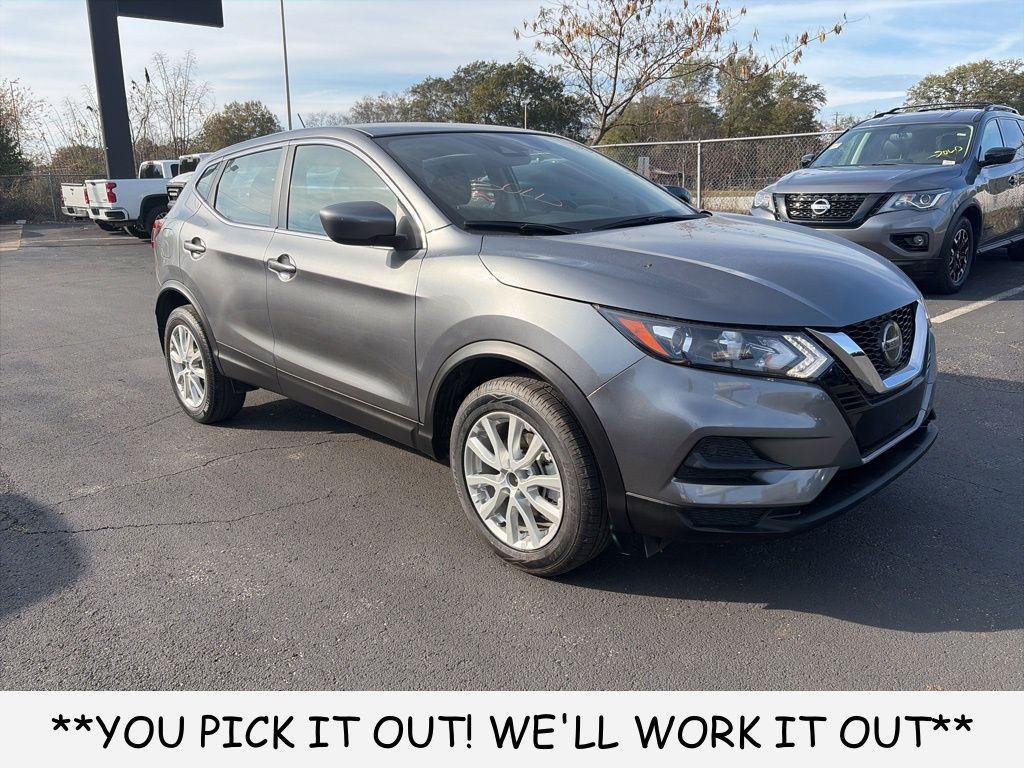 2021 Nissan Rogue Sport S's photo