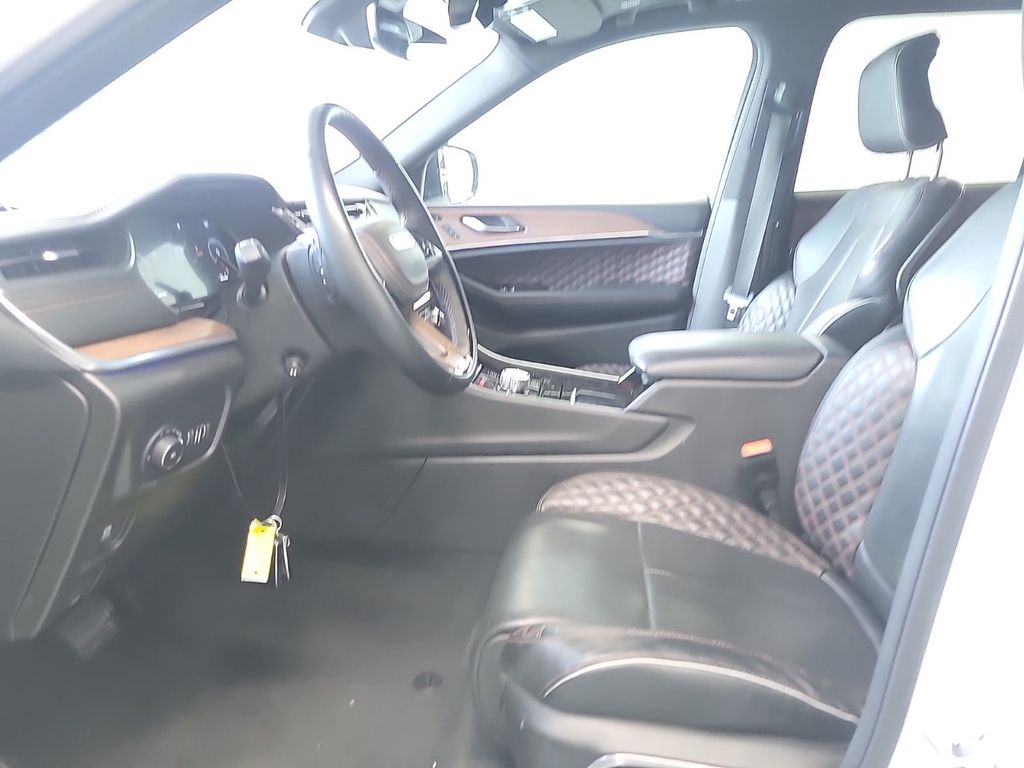 2022 Jeep Grand Cherokee Summit photo 3