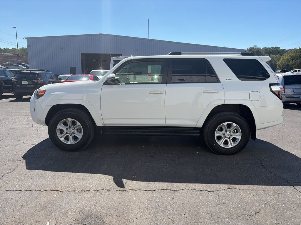 2024 Toyota 4Runner SR5 Premium photo 4