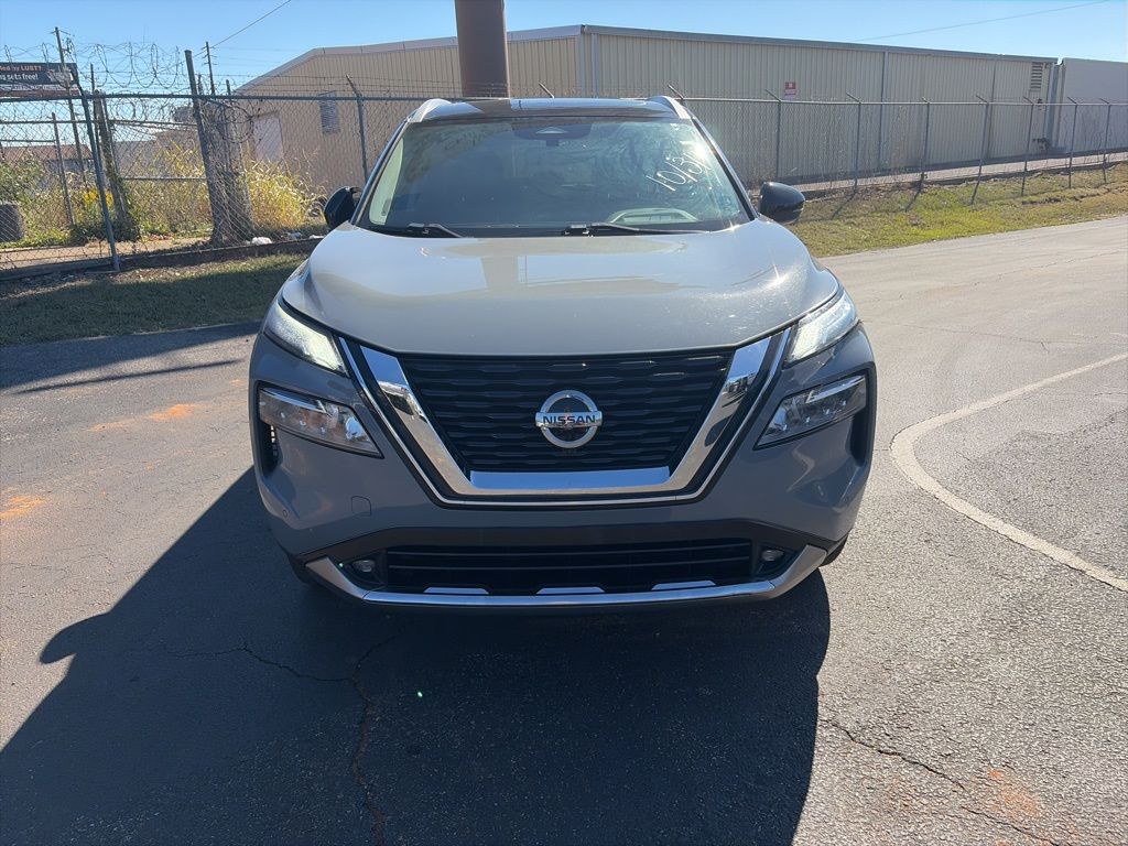 2021 Nissan Rogue Platinum photo 2