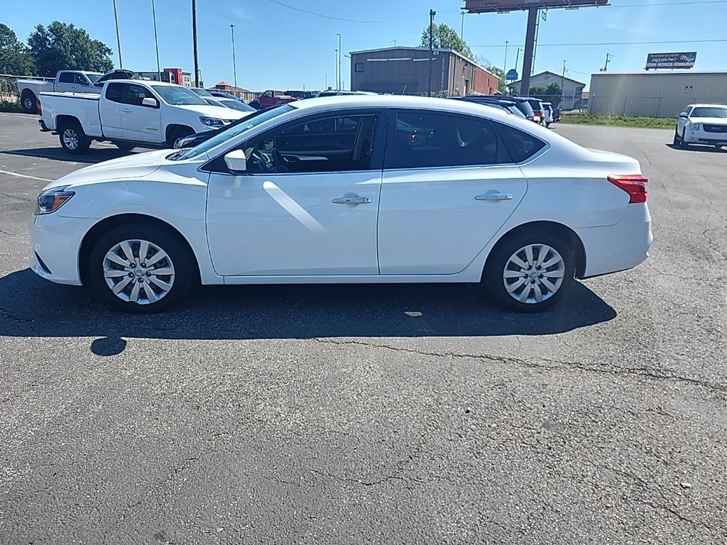 2016 Nissan Sentra S photo 3
