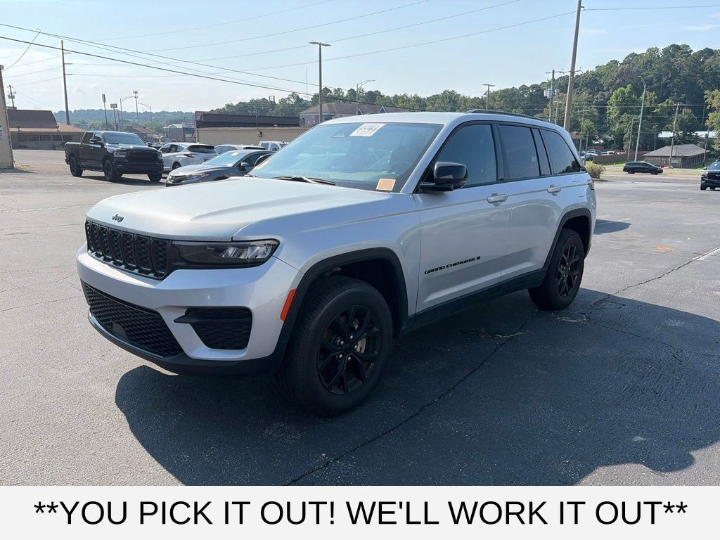 Used 2024 Jeep Grand Cherokee Laredo SUV