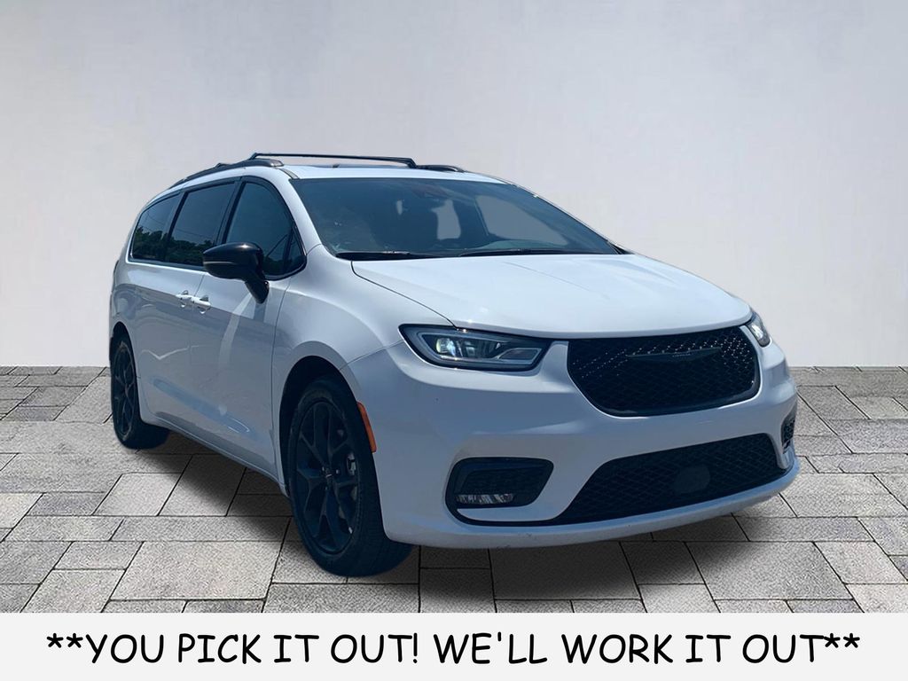 2025 Chrysler Pacifica Limited's photo