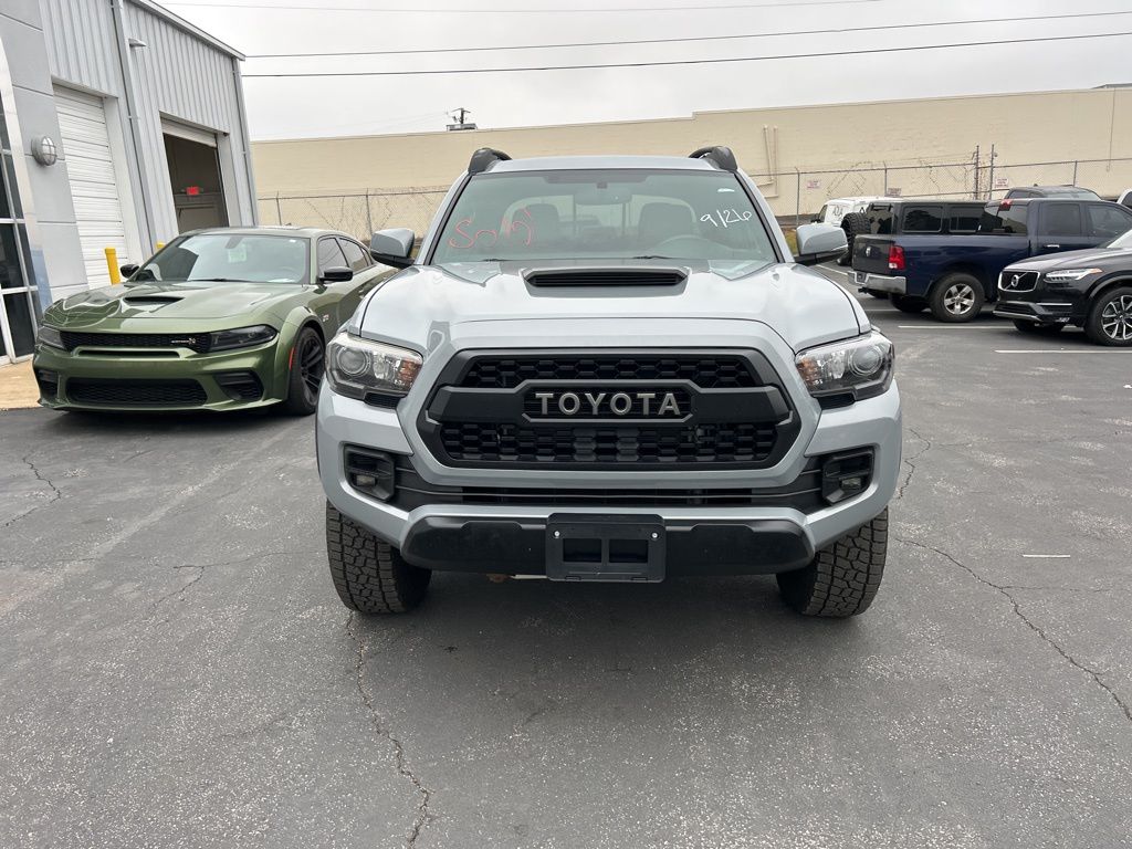 2017 Toyota Tacoma TRD Pro V6 photo 2